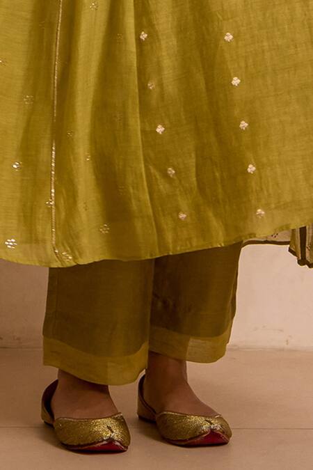 Label Mansi Nagdev Green Chanderi Embroidery V-neck Floral Butti Kurta Set Online at Aza Fashions Label Mansi Nagdev_Green Chanderi Embroidery V-neck Floral Butti Kurta Set_Online_at_Aza_Fashions