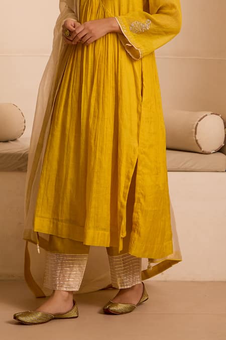 Buy_Label Mansi Nagdev_Yellow Chanderi Embroidery V-neck Floral Zari Hand Anarkali Set _Online_at_Aza_Fashions