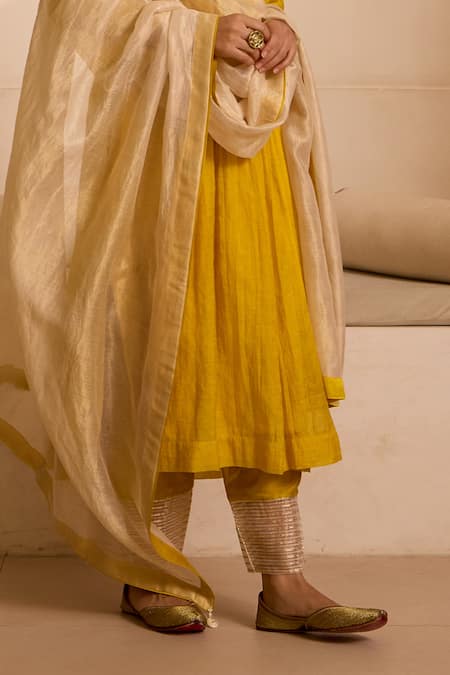 Label Mansi Nagdev_Yellow Chanderi Embroidery V-neck Floral Zari Hand Anarkali Set _at_Aza_Fashions