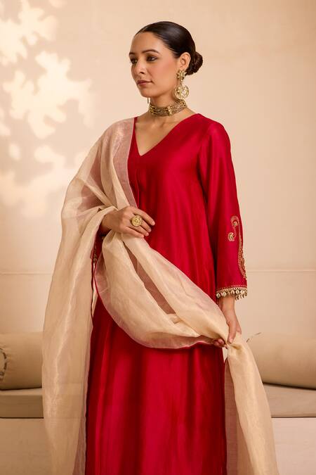 Label Mansi Nagdev_Red Embroidery, Sequins V-neck A-line Kurta Set With Dupatta _Online_at_Aza_Fashions