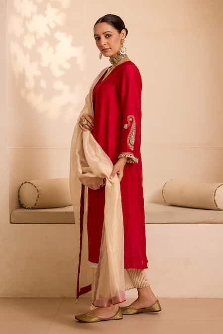 Buy_Label Mansi Nagdev_Red Embroidery, Sequins V-neck A-line Kurta Set With Dupatta _Online_at_Aza_Fashions