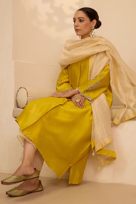Shop_Label Mansi Nagdev_Yellow Chanderi Sequins V-neck Hand Embroidered Kurta Set _Online_at_Aza_Fashions