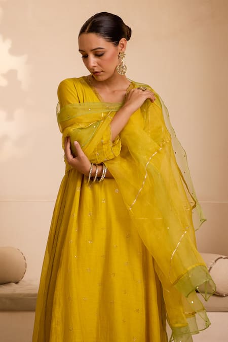 Buy_Label Mansi Nagdev_Yellow Chanderi Mirrors V-neck Mukaish Work Kurta Set _Online_at_Aza_Fashions