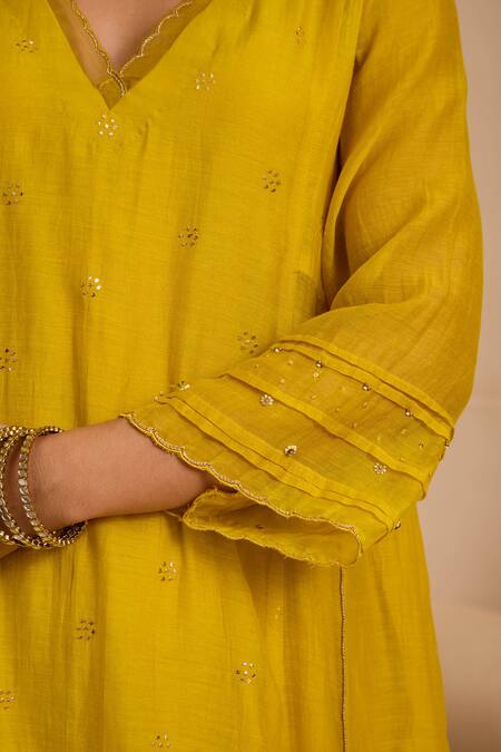 Label Mansi Nagdev_Yellow Chanderi Mirrors V-neck Mukaish Work Kurta Set _at_Aza_Fashions