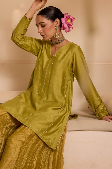 Buy_Label Mansi Nagdev_Green Chanderi Embroidery V-neck Floral Woven Kurta Sharara Set _Online_at_Aza_Fashions
