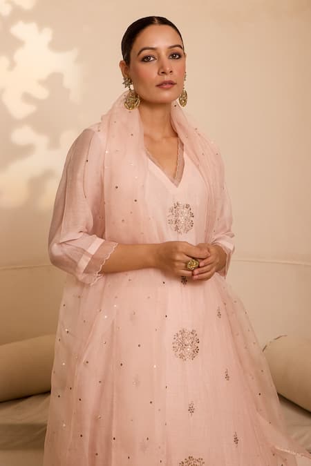 Shop_Label Mansi Nagdev_Pink Chanderi Embroidery V-neck Floral Zari Pitta Kurta Pant Set _Online_at_Aza_Fashions