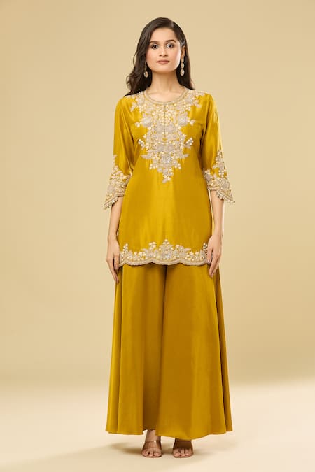 Prisho_Yellow Silk, Chiffon Embroidery Round Neck Floral Applique Kurta Set _at_Aza_Fashions