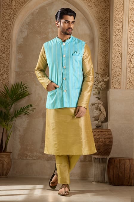 Samyukta Singhania Stripe Pattern Bundi With Kurta Set 