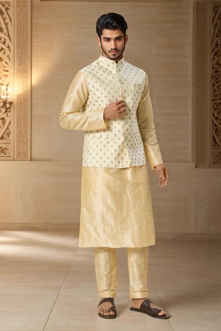 Samyukta Singhania Leaf Motif Bundi & Solid Kurta Set 
