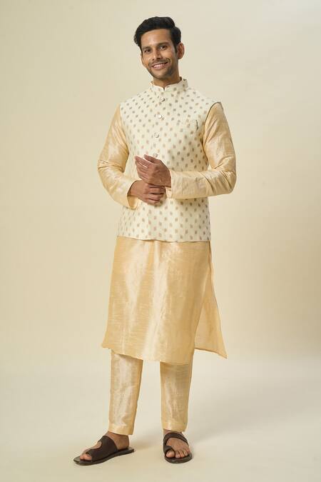 Arihant Rai Sinha_Cream Brocade, Silk Embroidery Leaf Motif Bundi And Solid Kurta Set _at_Aza_Fashions