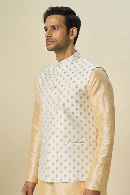 Arihant Rai Sinha_Off White Brocade, Silk Embroidery Leaf Motif Bundi And Solid Kurta Set _Online_at_Aza_Fashions