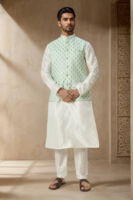 Samyukta Singhania Floral Butta Motif Bundi Set 