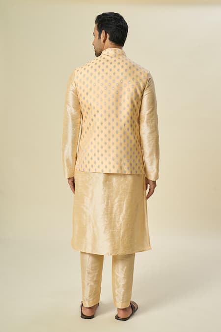 Samyukta Singhania Floral Butta Woven Motif Bundi Set 