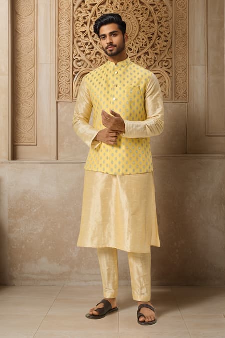 Samyukta Singhania Floral Butta Bundi Set 