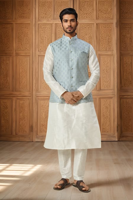 Samyukta Singhania Floral Butta Bundi Set 