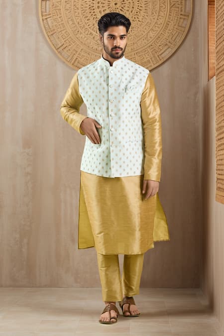 Samyukta Singhania Leaf Woven Motifs Bundi Kurta Set 