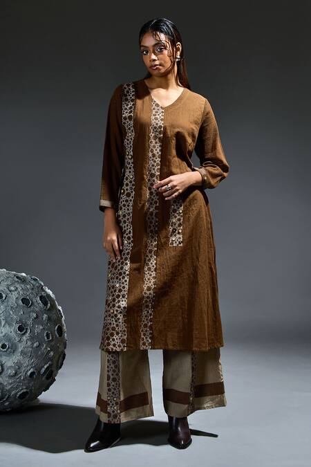 Banana Labs_Brown Cotton Embroidery V-neck Circle Block Print Kurta Set _Online_at_Aza_Fashions