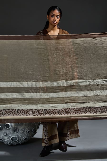 Banana Labs_Brown Cotton Embroidery V-neck Circle Block Print Kurta Set _at_Aza_Fashions