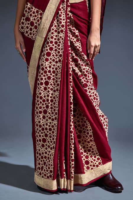 Banana Labs_Maroon Cotton Embroidery Round Neck Checks And Circles Hand Block Saree _Online_at_Aza_Fashions