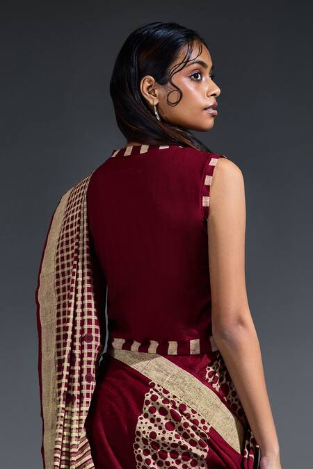 Banana Labs_Maroon Cotton Embroidery Round Neck Checks And Circles Hand Block Saree _at_Aza_Fashions