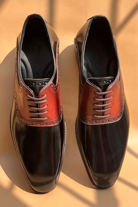 Shop Shradha Hedau Footwear Couture Black Tan And Tapered Toe Mojadis at Aza Fashions Shop_Shradha Hedau Footwear Couture_Black Tan And Tapered Toe Mojadis _at_Aza_Fashions