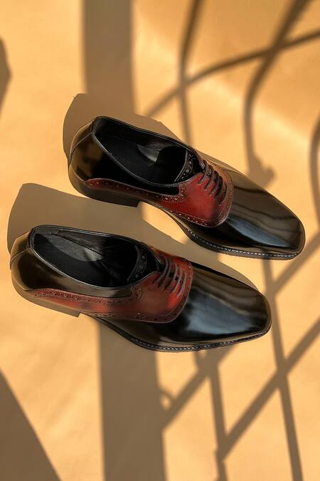 Shop Shradha Hedau Footwear Couture Black Tan And Tapered Toe Mojadis Online at Aza Fashions Shop_Shradha Hedau Footwear Couture_Black Tan And Tapered Toe Mojadis _Online_at_Aza_Fashions