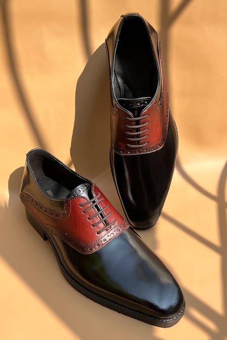 Shradha Hedau Footwear Couture Black Tan And Tapered Toe Mojadis at Aza Fashions Shradha Hedau Footwear Couture_Black Tan And Tapered Toe Mojadis _at_Aza_Fashions