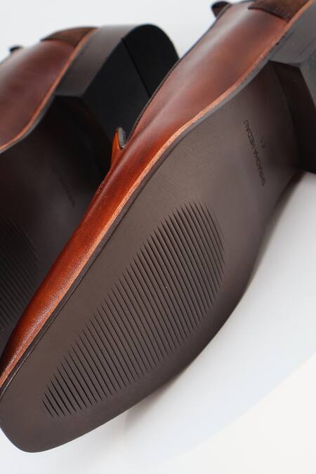 Buy_Shradha Hedau Footwear Couture_Brown Tapered Toe Moccasins 