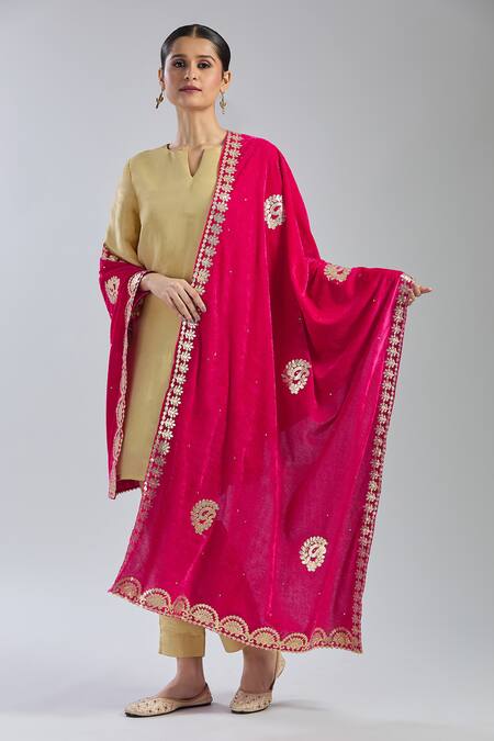 Naintara Bajaj Magenta Velvet Gota Patti, Embroidery Dupatta Online at Aza Fashions Naintara Bajaj_Magenta Velvet Gota Patti, Embroidery Dupatta _Online_at_Aza_Fashions