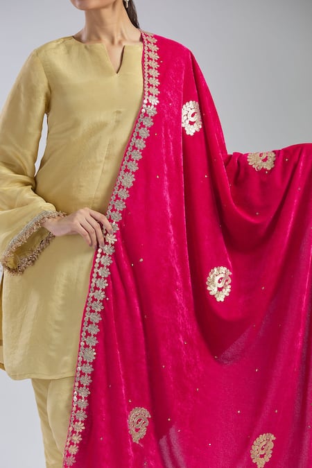 Naintara Bajaj Magenta Velvet Gota Patti, Embroidery Dupatta at Aza Fashions Naintara Bajaj_Magenta Velvet Gota Patti, Embroidery Dupatta _at_Aza_Fashions