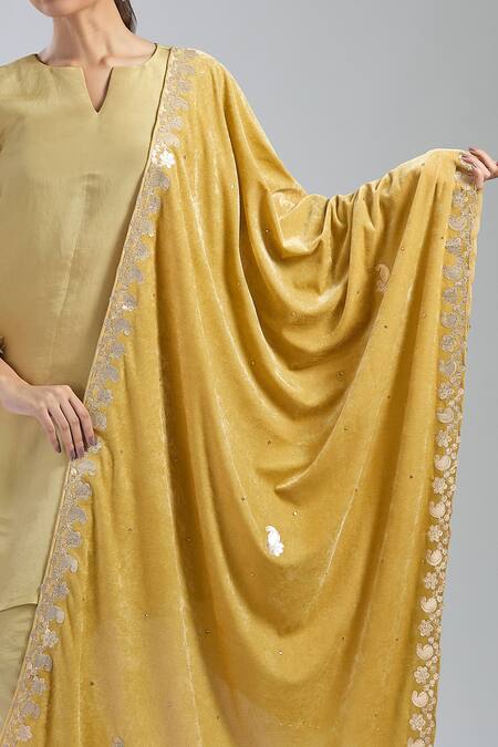 Naintara Bajaj Yellow Velvet Gota Patti, Embroidery Dupatta Online at Aza Fashions Naintara Bajaj_Yellow Velvet Gota Patti, Embroidery Dupatta _Online_at_Aza_Fashions