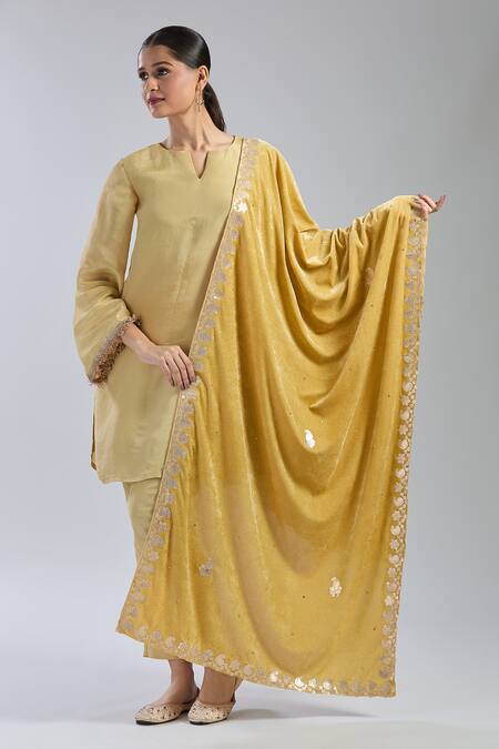 Shop Naintara Bajaj Yellow Velvet Gota Patti, Embroidery Dupatta Online at Aza Fashions Shop_Naintara Bajaj_Yellow Velvet Gota Patti, Embroidery Dupatta _Online_at_Aza_Fashions