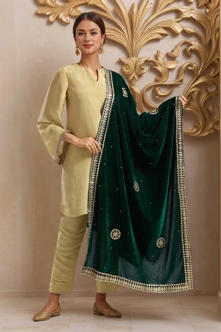 Samyukta Singhania Bottle Green Floral Embroidered Velvet Dupatta 