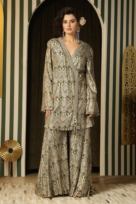 Soniya G_Green Georgette Metallic Thread, Embroidery V-neck Floral Mandala Kurta Set _Online_at_Aza_Fashions