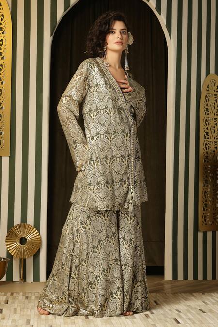 Shop_Soniya G_Green Georgette Metallic Thread, Embroidery V-neck Floral Mandala Kurta Set _Online_at_Aza_Fashions