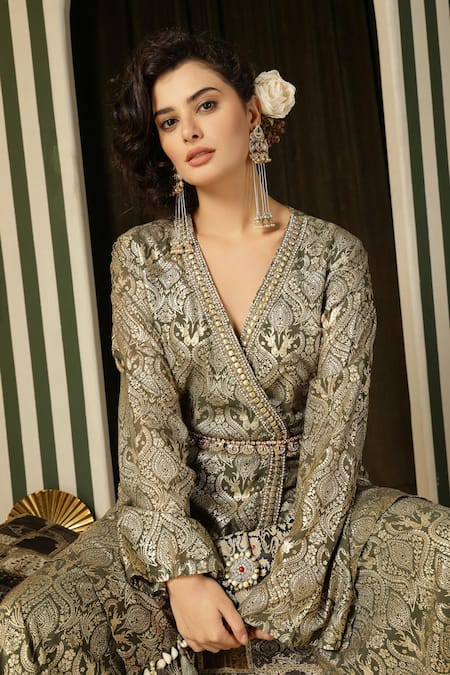 Shop_Soniya G_Green Georgette Metallic Thread, Embroidery V-neck Floral Mandala Kurta Set 