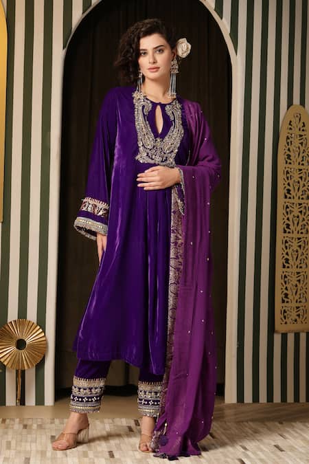 Soniya G Paisley Embroidered Kurta Set 