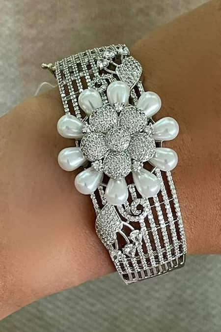 Prerto Pearly Floret Diamante Studded Bracelet 