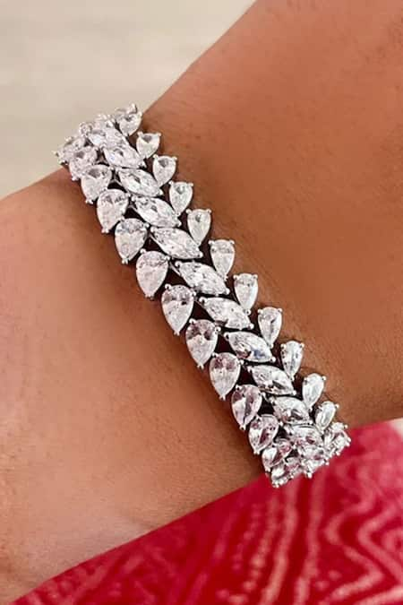 Prerto Tear Drop Heart Dimonte Studded Bracelet 