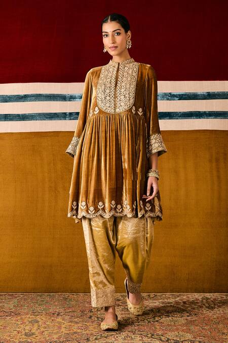 Sue Mue Green Silk, Velvet, Cotton Embroidery Collared Floral Olive Anarkali Set at Aza Fashions Sue Mue_Green Silk, Velvet, Cotton Embroidery Collared Floral Olive Anarkali Set _at_Aza_Fashions