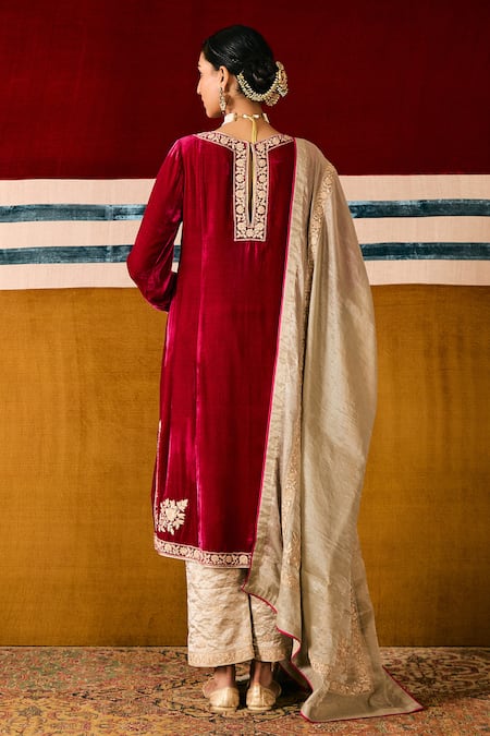 Shop Sue Mue Magenta Silk, , Handloom Diamonds, Embroidery Kashmiri Kurta Set at Aza Fashions Shop_Sue Mue_Magenta Silk, , Handloom Diamonds, Embroidery Kashmiri Kurta Set _at_Aza_Fashions