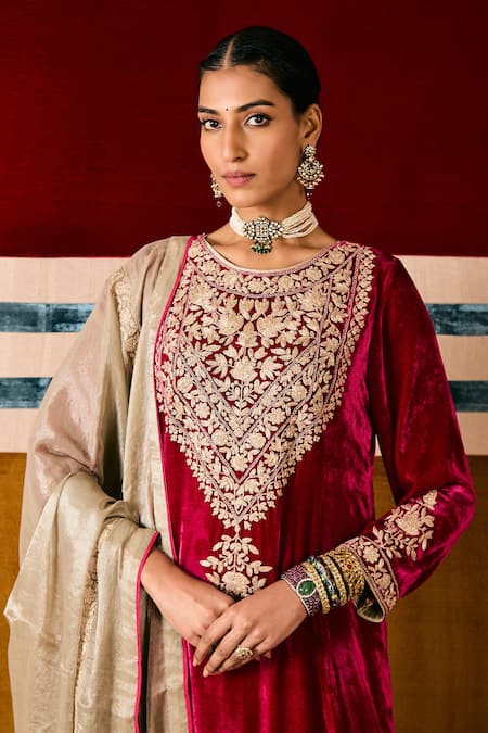 Sue Mue Magenta Silk, , Handloom Diamonds, Embroidery Kashmiri Kurta Set Online at Aza Fashions Sue Mue_Magenta Silk, , Handloom Diamonds, Embroidery Kashmiri Kurta Set _Online_at_Aza_Fashions