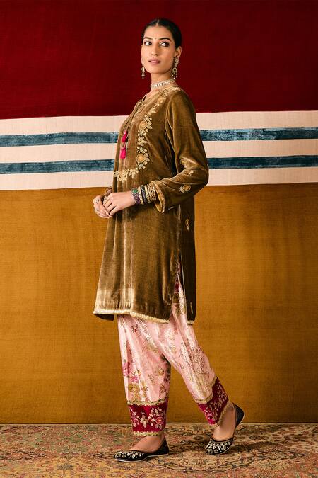 Shop Sue Mue Green Silk, Velvet, Handloom Cotton Tassels, Kashmiri Olive Kurta Set Shop_Sue Mue_Green Silk, Velvet, Handloom Cotton Tassels, Kashmiri Olive Kurta Set