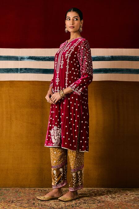 Buy_Sue Mue_Magenta Silk, , Handloom Embroidery, Pearls, Dori Kurta Set 