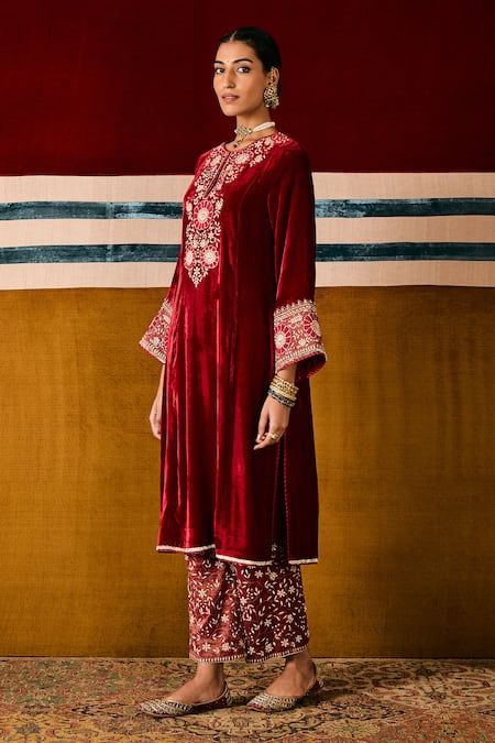 Sue Mue Red Silk, Cotton, Handloom Cotton, Velvet Applique, Sequins, Floral Kurta Set at Aza Fashions Sue Mue_Red Silk, Cotton, Handloom Cotton, Velvet Applique, Sequins, Floral Kurta Set _at_Aza_Fashions