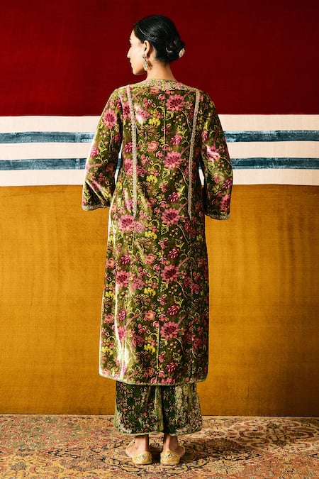 Shop Sue Mue Green Silk, Velvet Sequins, Beads, Embroidery V-neck Floral Print Kurta Set at Aza Fashions Shop_Sue Mue_Green Silk, Velvet Sequins, Beads, Embroidery V-neck Floral Print Kurta Set _at_Aza_Fashions