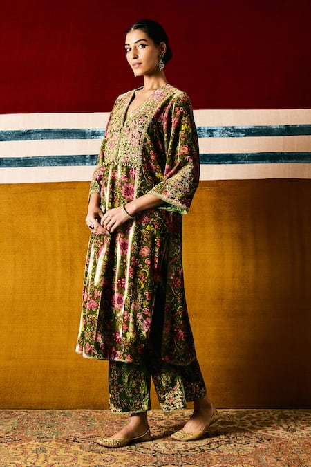 Sue Mue Green Silk, Velvet Sequins, Beads, Embroidery V-neck Floral Print Kurta Set at Aza Fashions Sue Mue_Green Silk, Velvet Sequins, Beads, Embroidery V-neck Floral Print Kurta Set _at_Aza_Fashions
