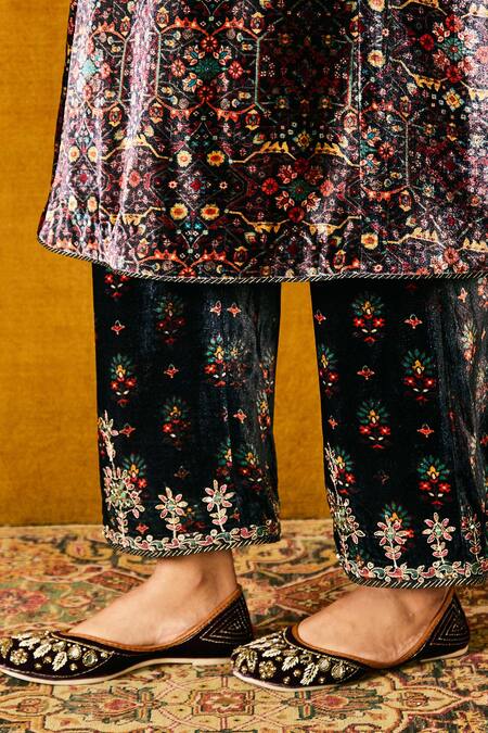 Sue Mue Black Silk, Velvet Sequins, Beads, Embroidery Round Geometric Print Kurta Set at Aza Fashions Sue Mue_Black Silk, Velvet Sequins, Beads, Embroidery Round Geometric Print Kurta Set _at_Aza_Fashions