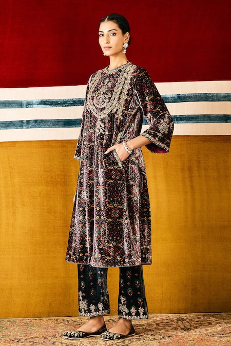 Buy Sue Mue Black Silk, Velvet Sequins, Beads, Embroidery Round Geometric Print Kurta Set Buy_Sue Mue_Black Silk, Velvet Sequins, Beads, Embroidery Round Geometric Print Kurta Set