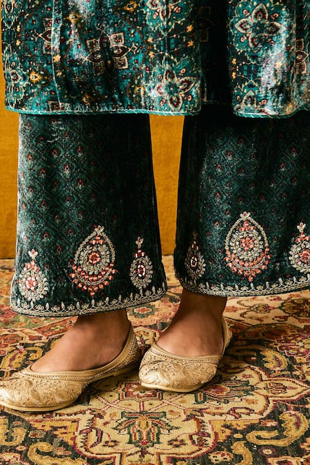 Sue Mue Blue Silk, Velvet Sequins, Zari, Beads V-neck Teal Embroidered Kurta Set at Aza Fashions Sue Mue_Blue Silk, Velvet Sequins, Zari, Beads V-neck Teal Embroidered Kurta Set _at_Aza_Fashions